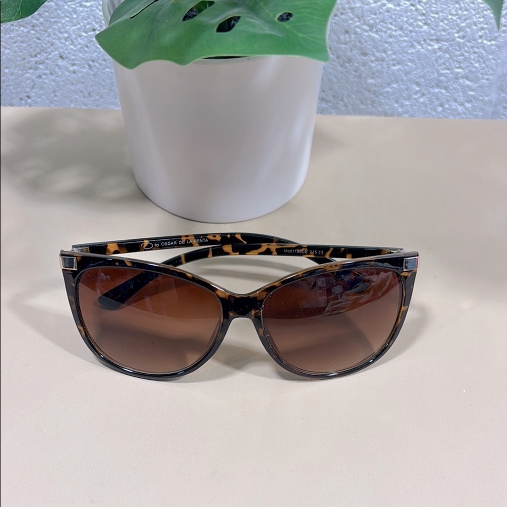 O by Oscar de la renta Tortoise Shell Sunglasses​​